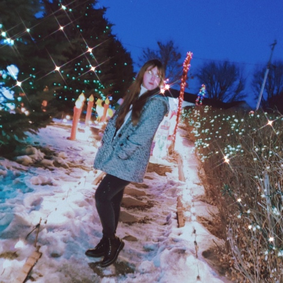 Meet your Posher, Kayla - Picture 1 of 1